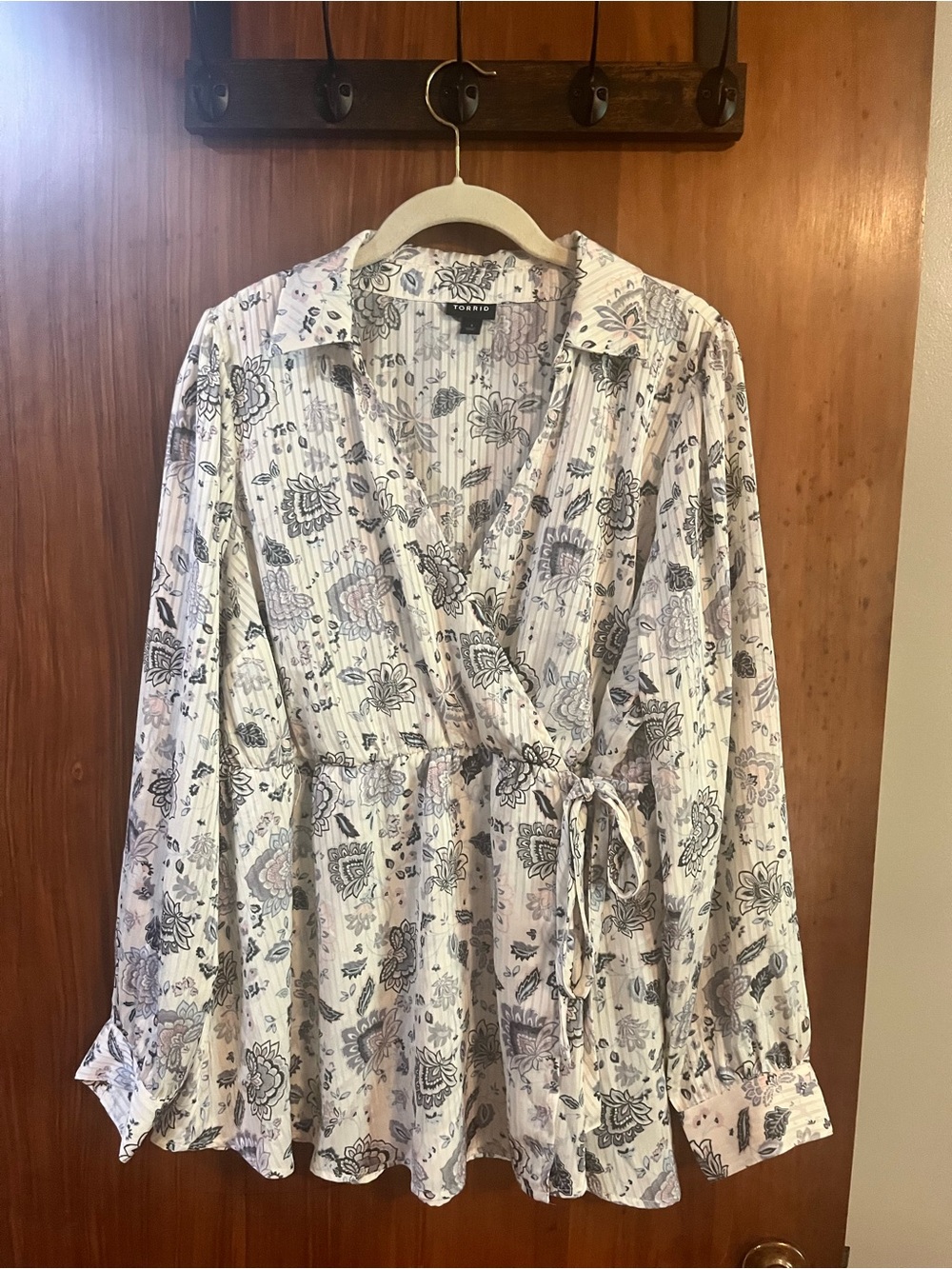torrid Pink & Gray Floral Wrap Peplum Blouse Size1